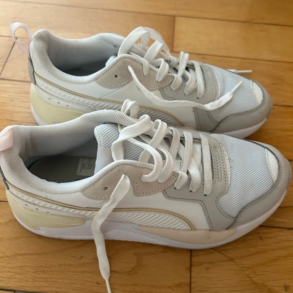 Puma sneakers Sz: W8.5 - Picture 2 of 6